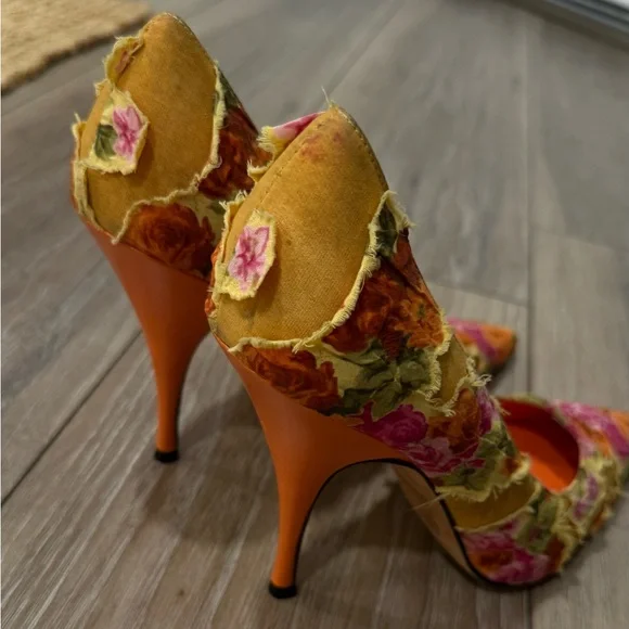 Laundry by Shelli Segal silk floral pumps size 7.5 - Picture 6 of 9